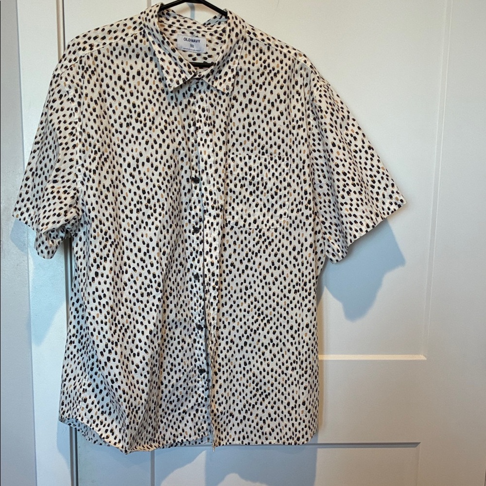 Old Navy Men's Black and White Patterned Shirt